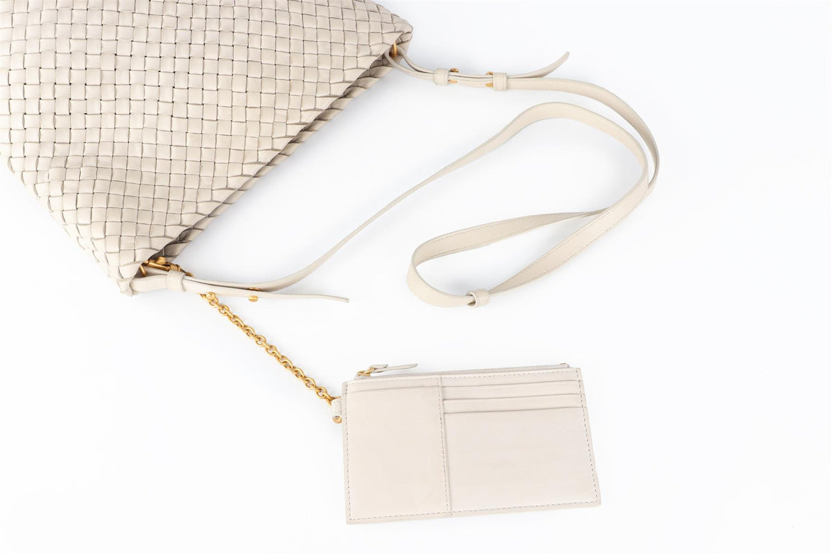 BOTTEGA VENETA ECRU INTRECCIATO LEATHER BUCKET BAG