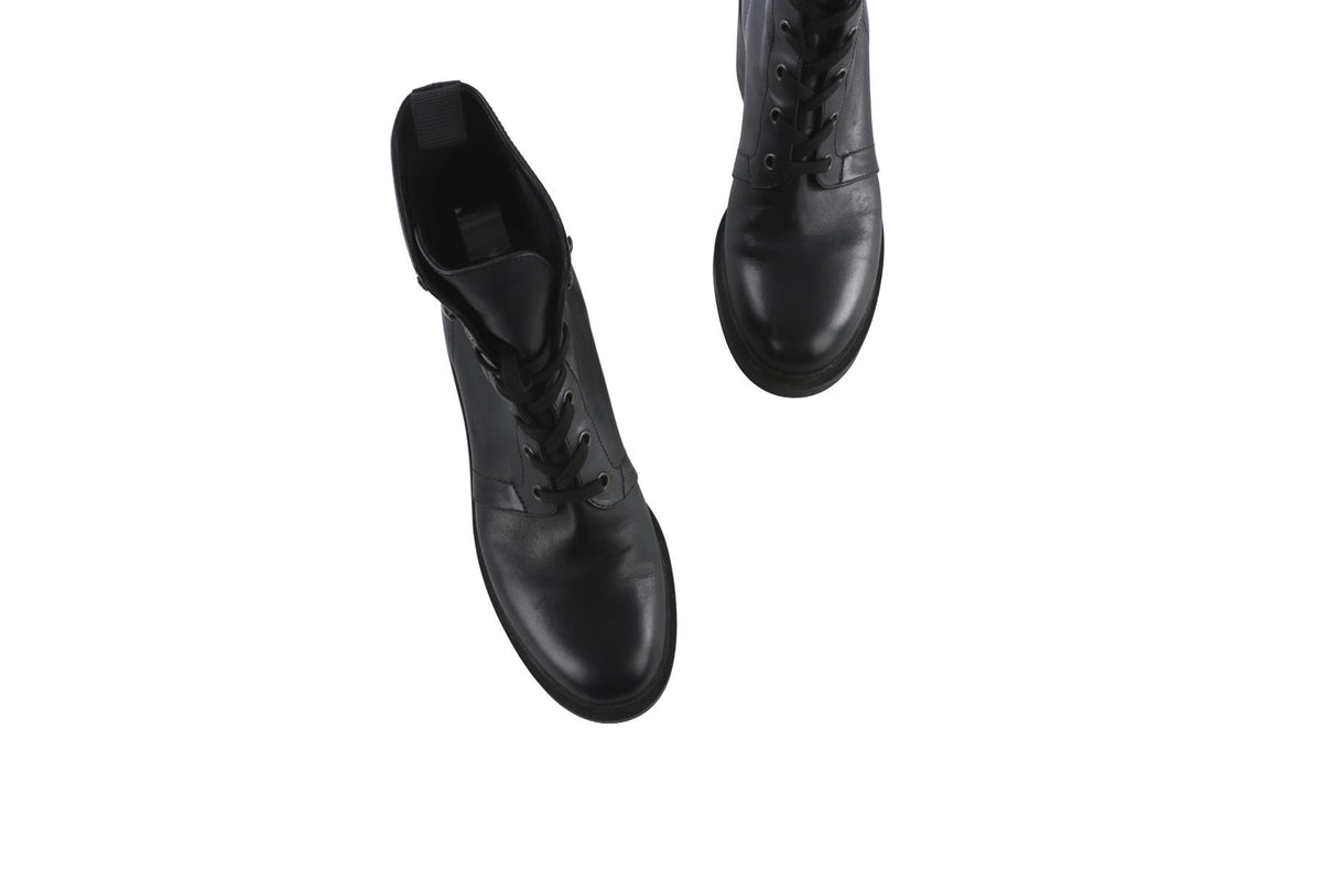 BLACK LEATHER ANKLE BOOTS