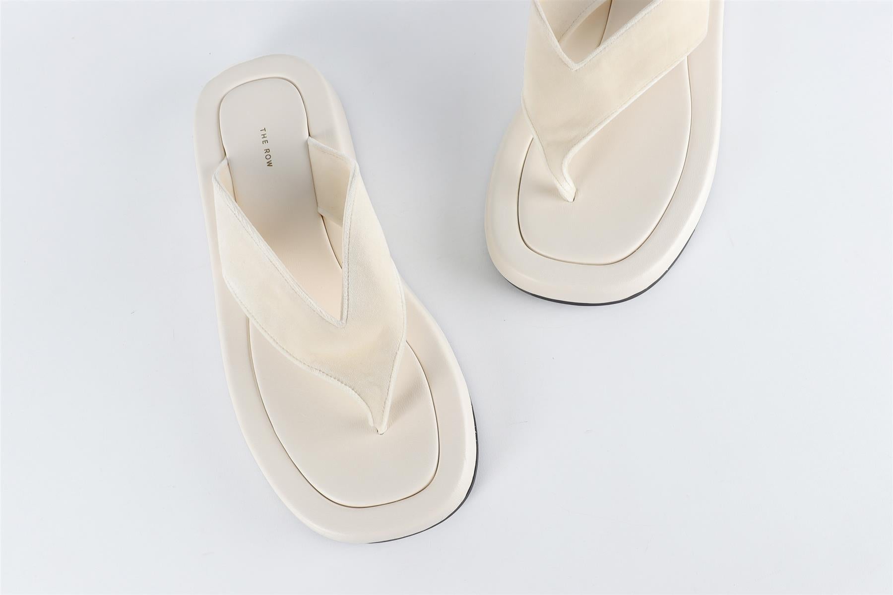 THE ROW WHITE GINZA LEATHER FLIP FLOPS EU 39 UK 6 US 9