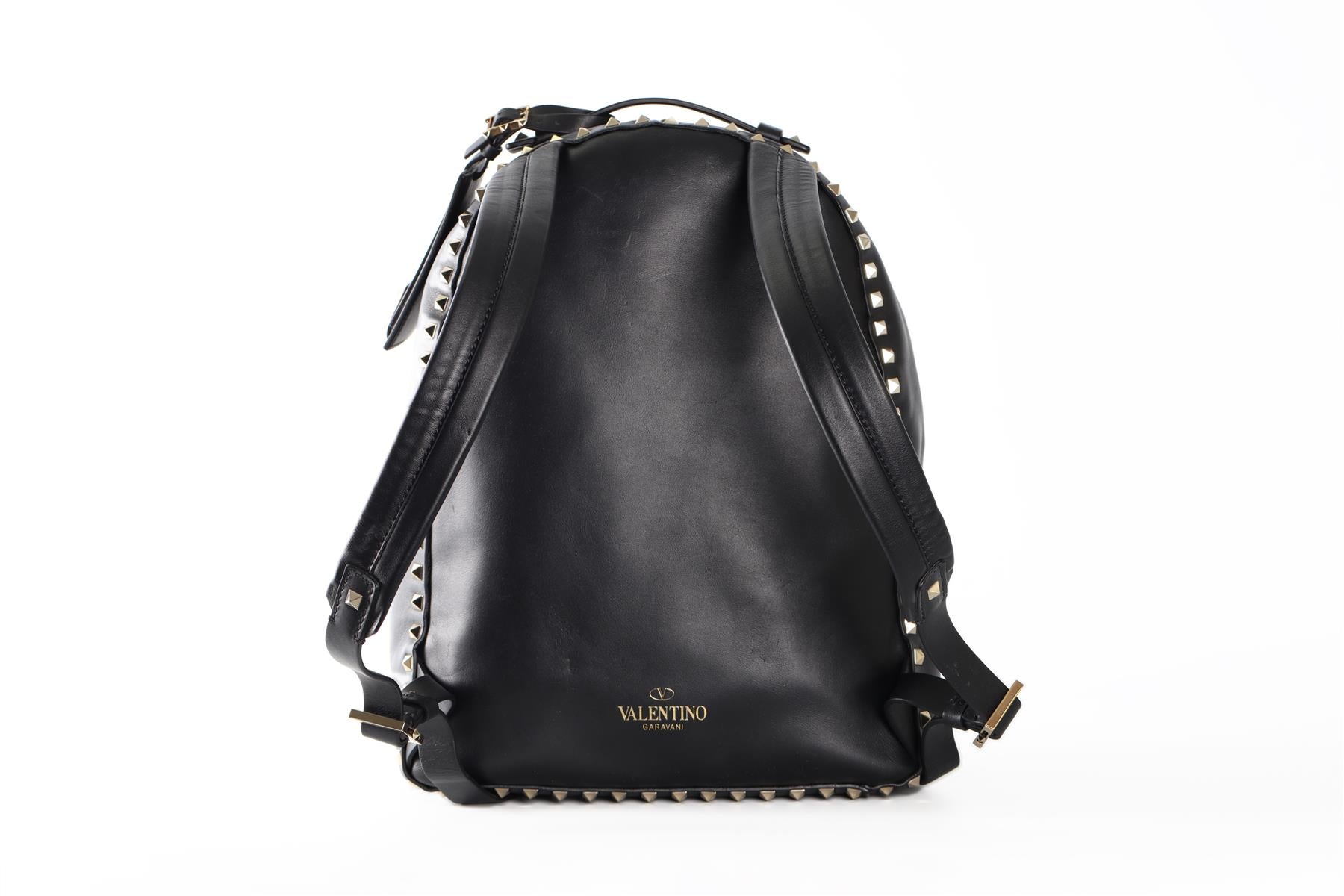 VALENTINO GARAVANI BLACK ROCKSTUD MEDIUM LEATHER BACKPACK