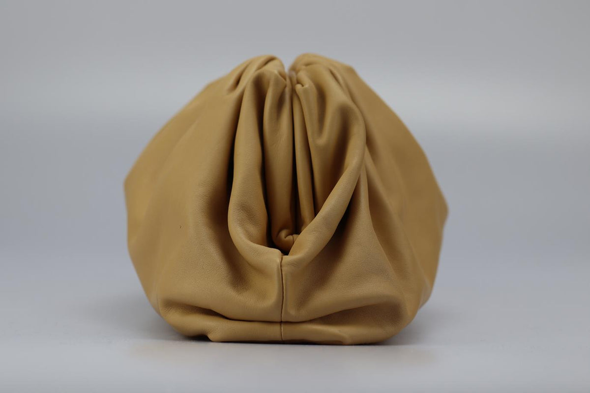 BOTTEGA VENETA THE POUCH LARGE GATHERED LEATHER CLUTCH