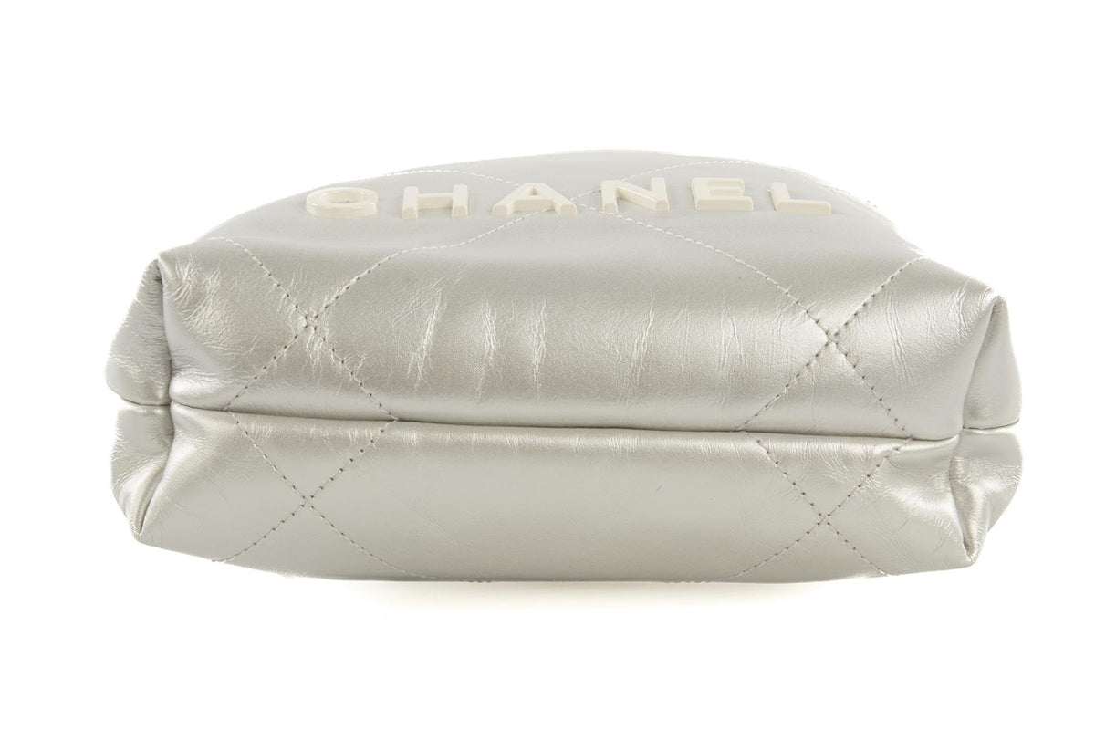 CHANEL 2023 WHITE 22 MINI QUILTED LEATHER SHOULDER BAG