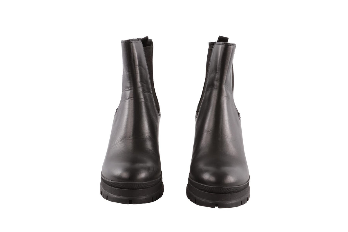 BLACK LEATHER ANKLE BOOTS
