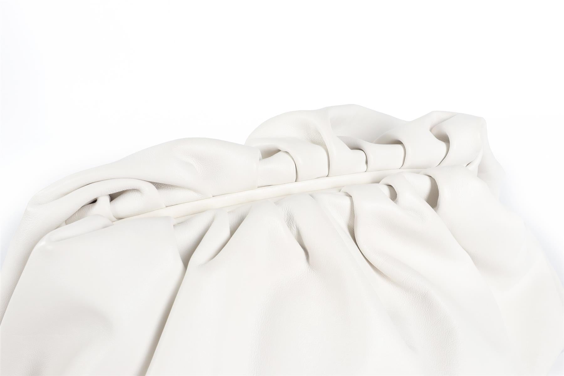 BOTTEGA VENETA WHITE POUCH LARGE LEATHER CLUTCH