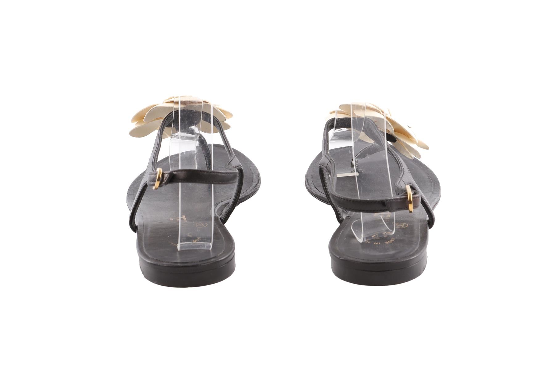 CHANEL BLACK 2013 CAMELLIA LEATHER SANDALS EU 38.5