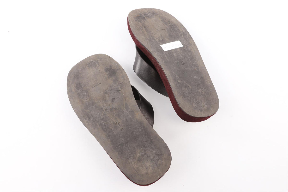 THE ROW BURGUNDY GINZA SUEDE FLIPFLOPS EU 40 UK 7 US 10