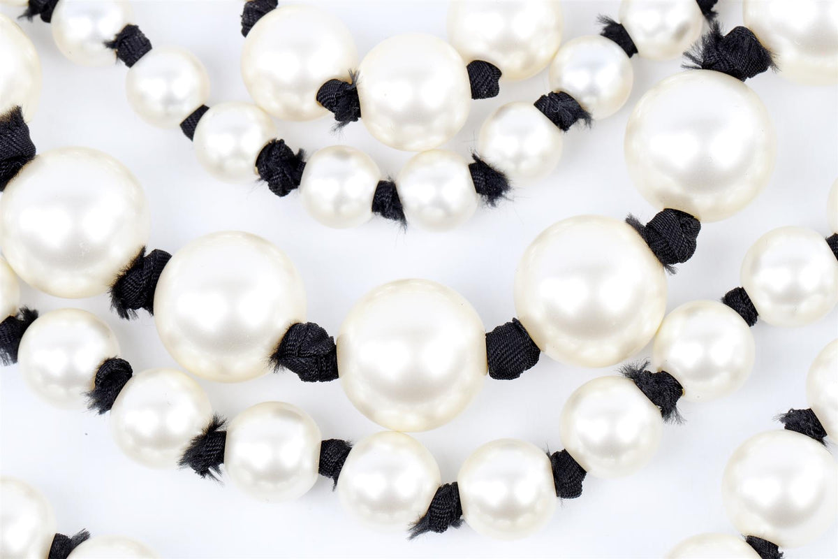 CHANEL IVORY 2016 CC PEARL NECKLACE