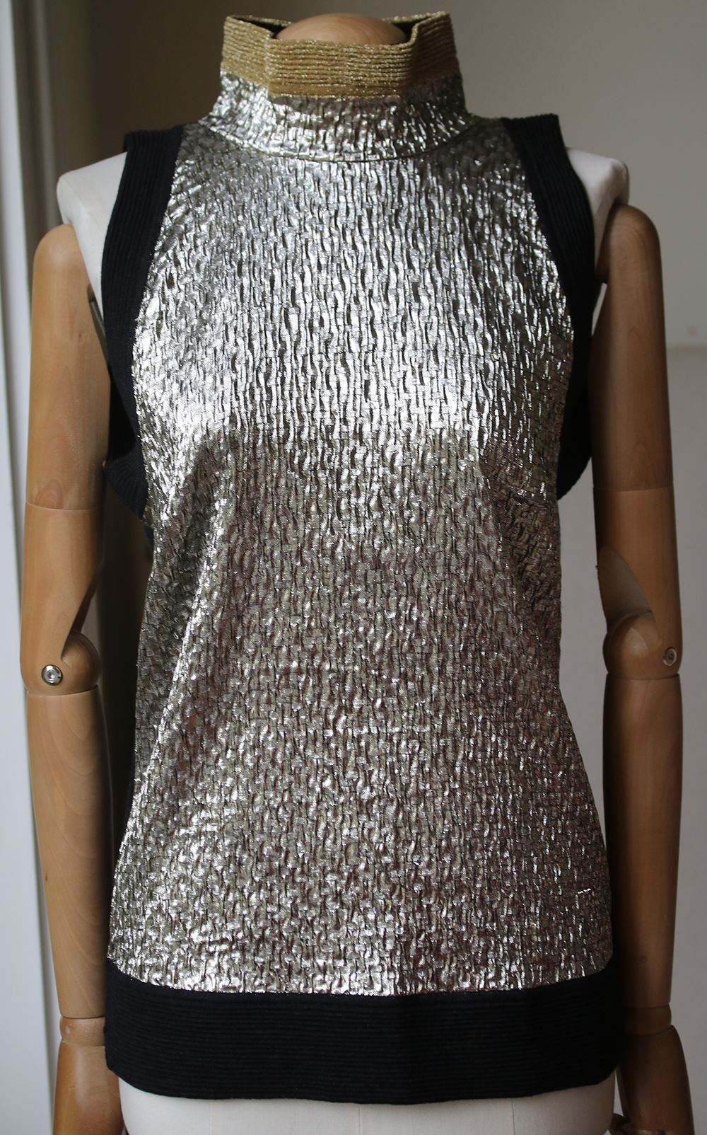 GIANFRANCO FERRI METALLIC TEXTURED TURTLENECK TOP SMALL