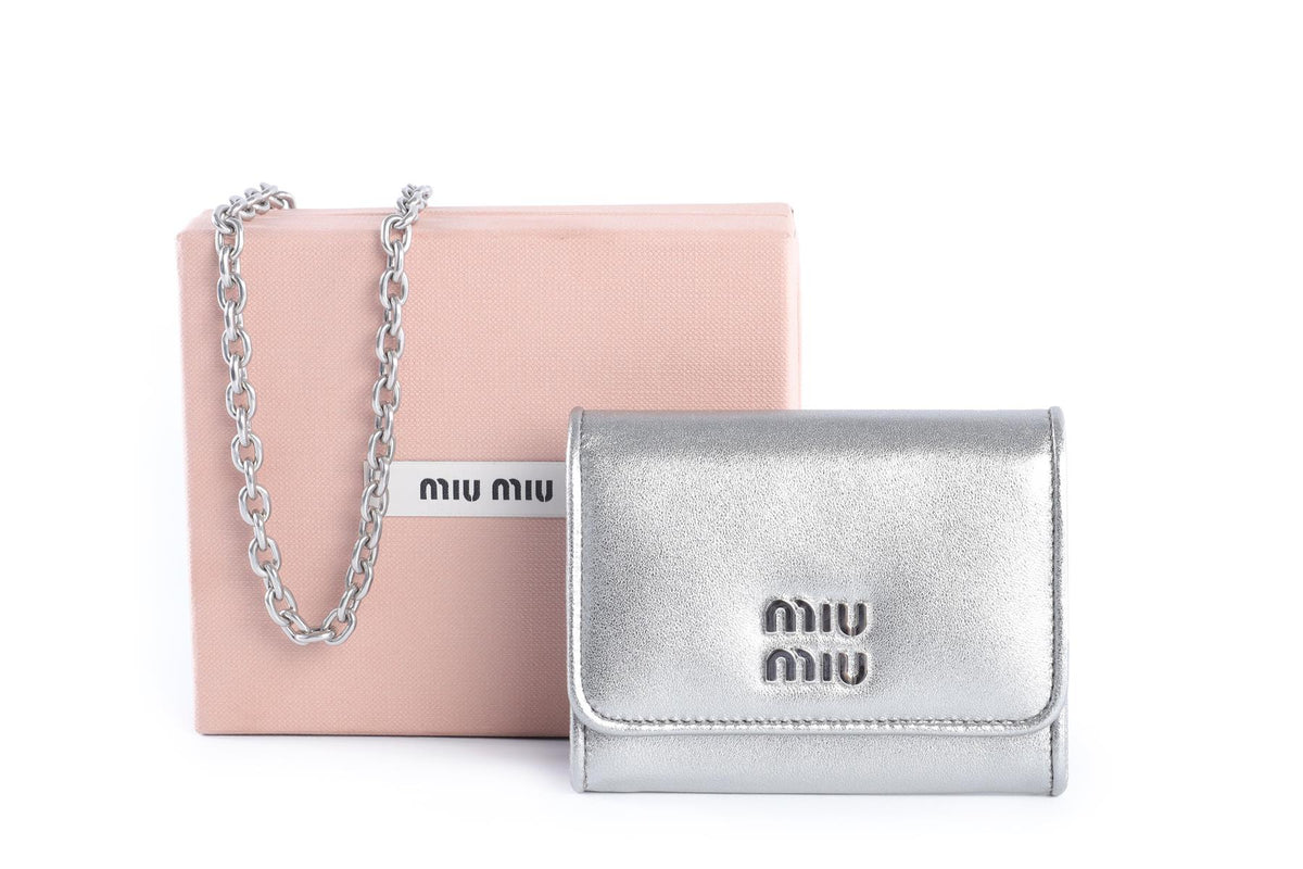 MIU MIU SILVER LEATHER WALLET ON CHAIN