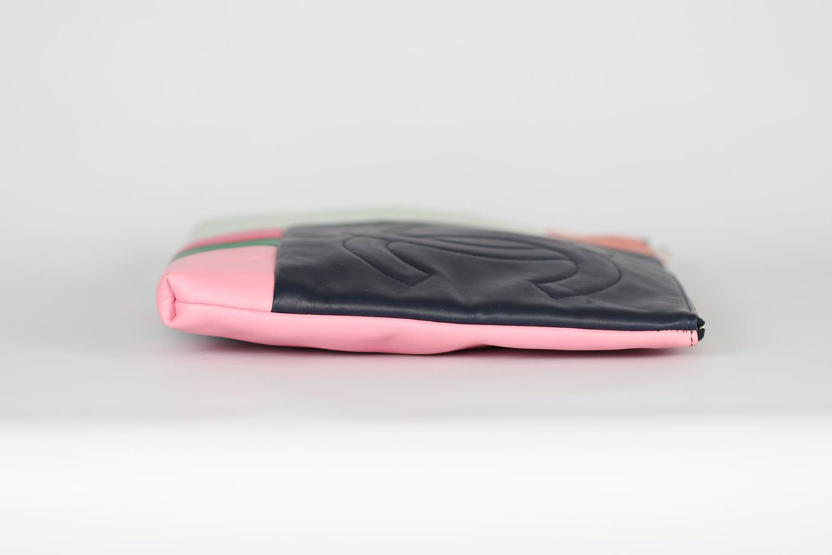 CHANEL 2015 O-CASE LEATHER CLUTCH