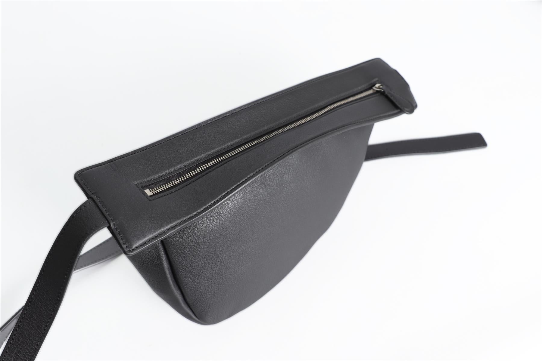 THE ROW BLACK SLOUCHY BANANA SMALL LEATHER SHOULDER BAG