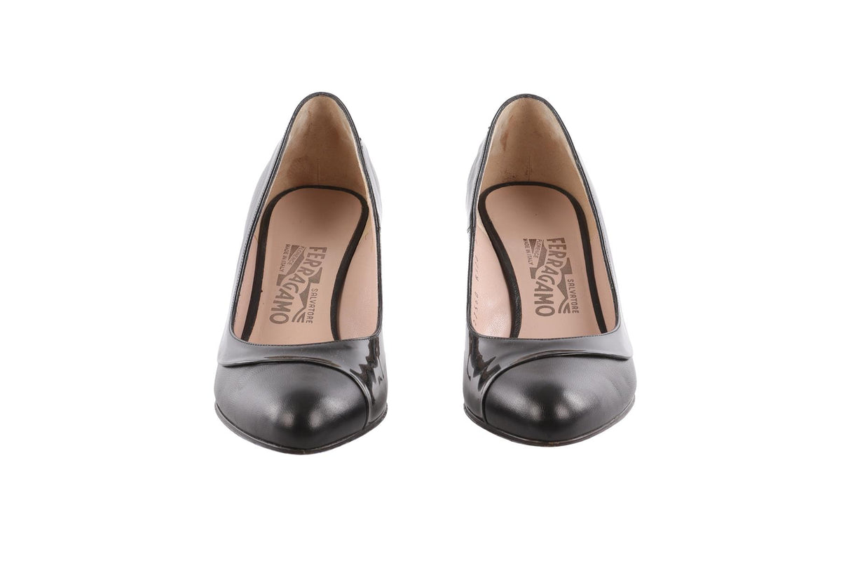 SALVATORE FERRAGAMO BLACK LEATHER PUMPS US 7 EU 37 UK 4