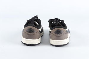 NIKE BLACK AND WHITE BOYS TRAINERS EU 27 UK 9.5 US 10
