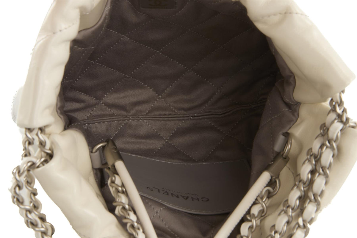 CHANEL 2023 WHITE 22 MINI QUILTED LEATHER SHOULDER BAG