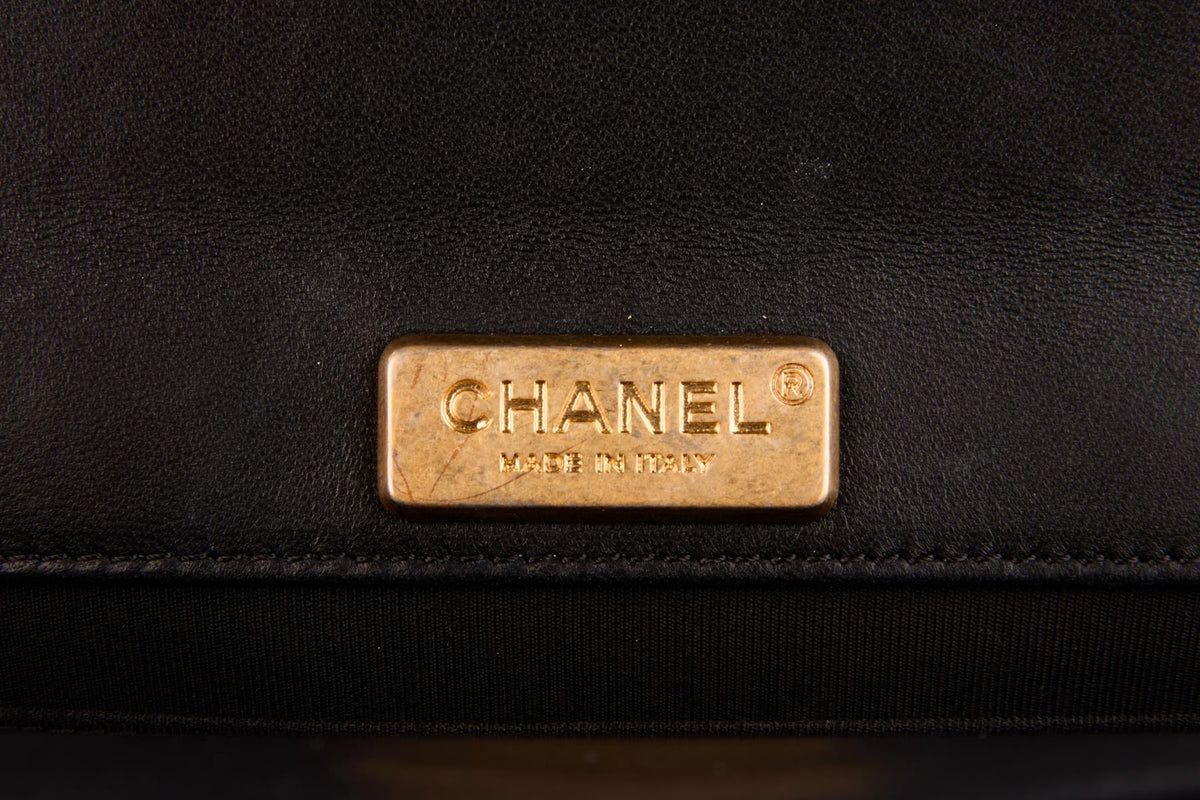 CHANEL BLACK 2017-2018 ROCK THE CORNER CHEVRON LEATHER SHOULDER BAG