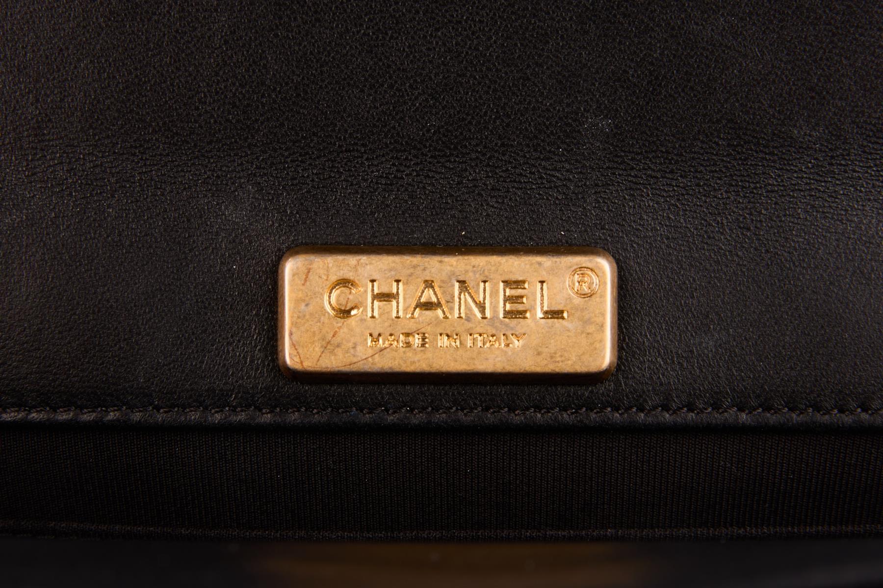 CHANEL BLACK 2017-2018 ROCK THE CORNER CHEVRON LEATHER SHOULDER BAG