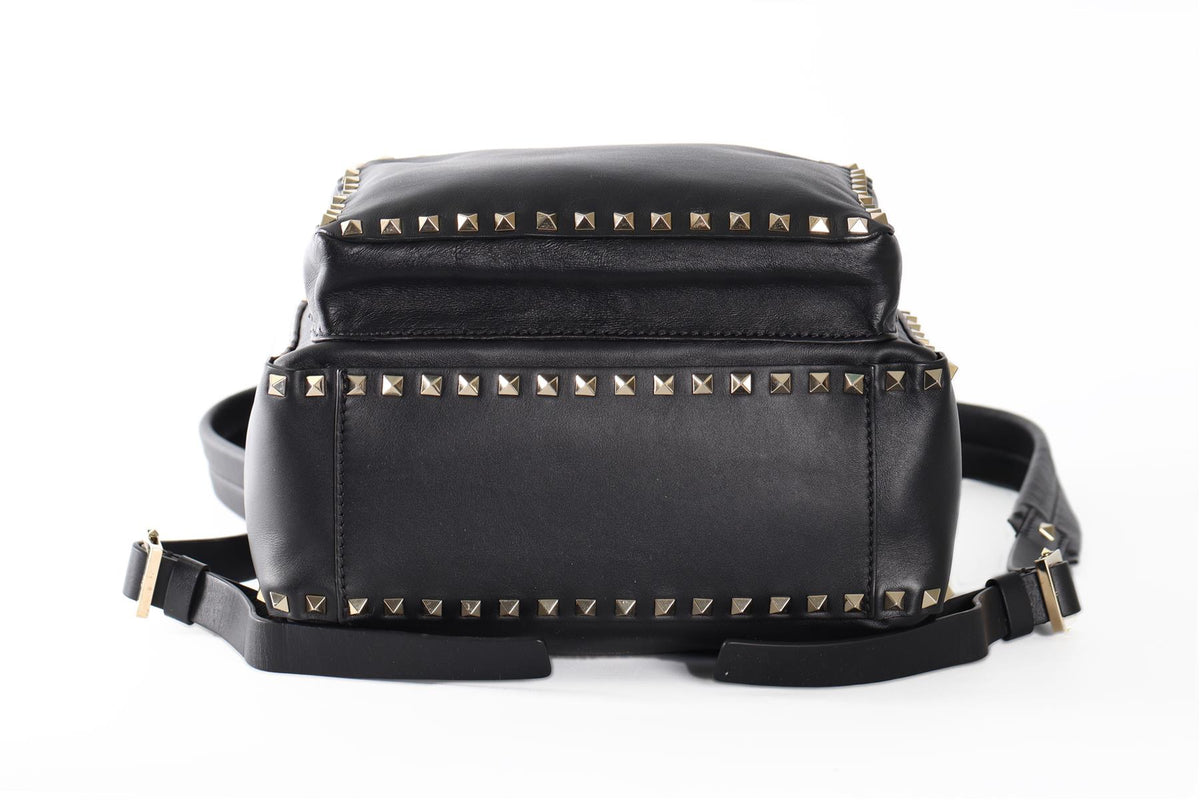 VALENTINO GARAVANI BLACK ROCKSTUD MEDIUM LEATHER BACKPACK