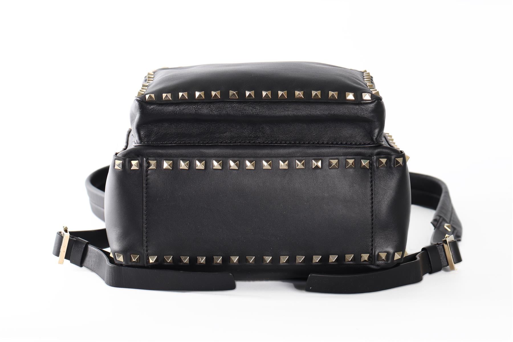 VALENTINO GARAVANI BLACK ROCKSTUD MEDIUM LEATHER BACKPACK