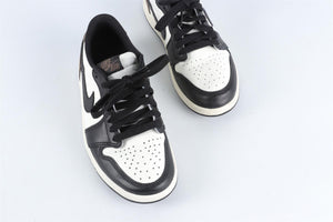 NIKE BLACK AND WHITE LEATHER TRAINERS EU 35 UK 2.5 US 3