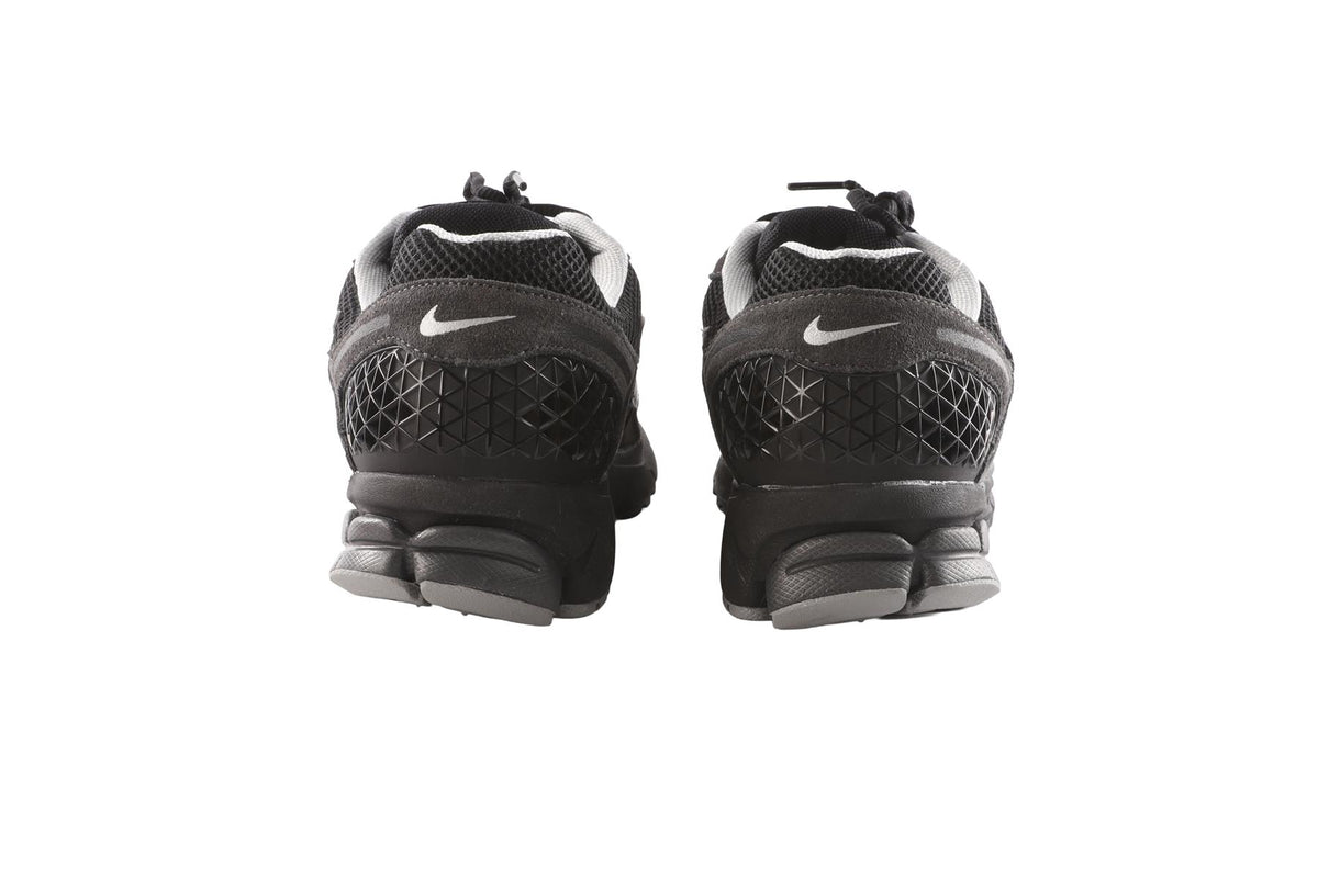 NIKE BLACK MEN'S ZOOM VOMERO 5 SNEAKERS EU 44 UK 9 US 10