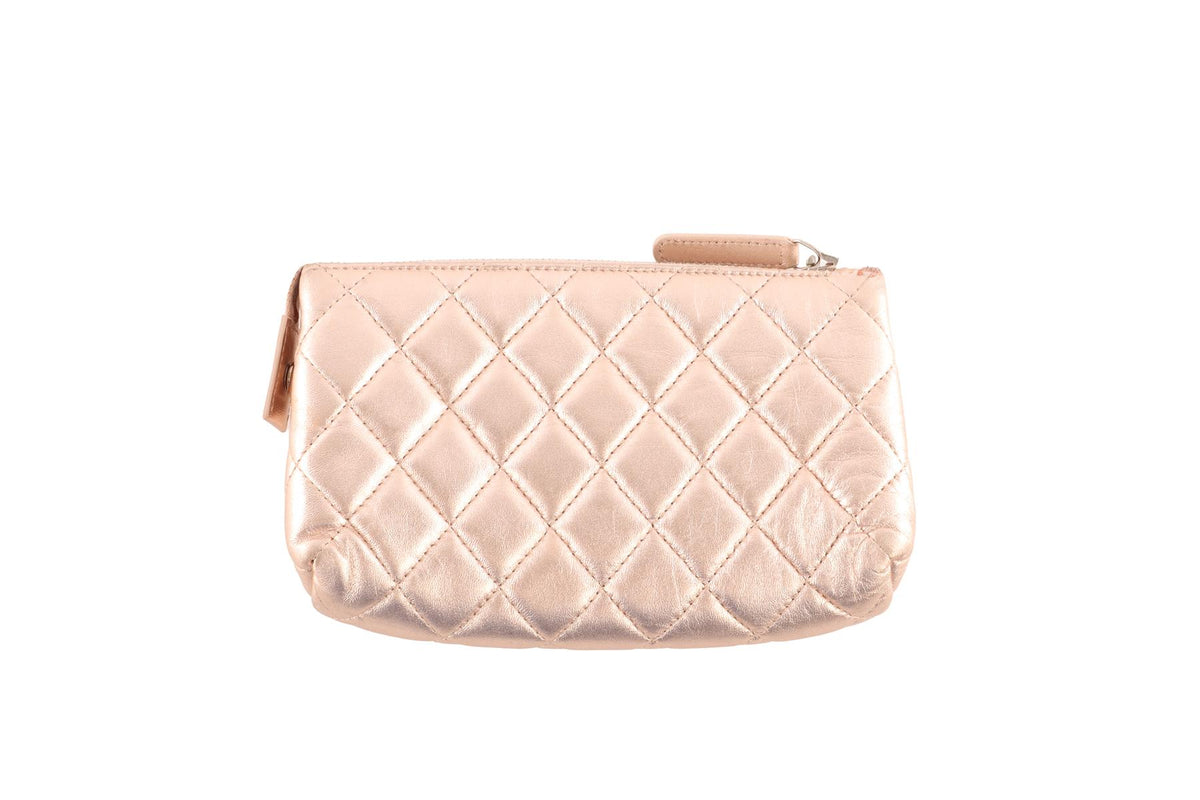 CHANEL METALLIC 2015-2016 CC QUILTED LEATHER POUCH