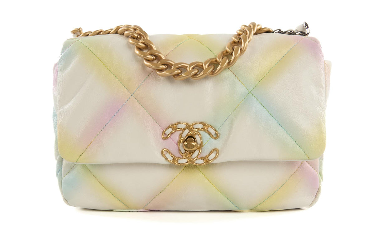 CHANEL MULTI 2022 19 SMALL QUILTED LEATHER SHOULDER BAG