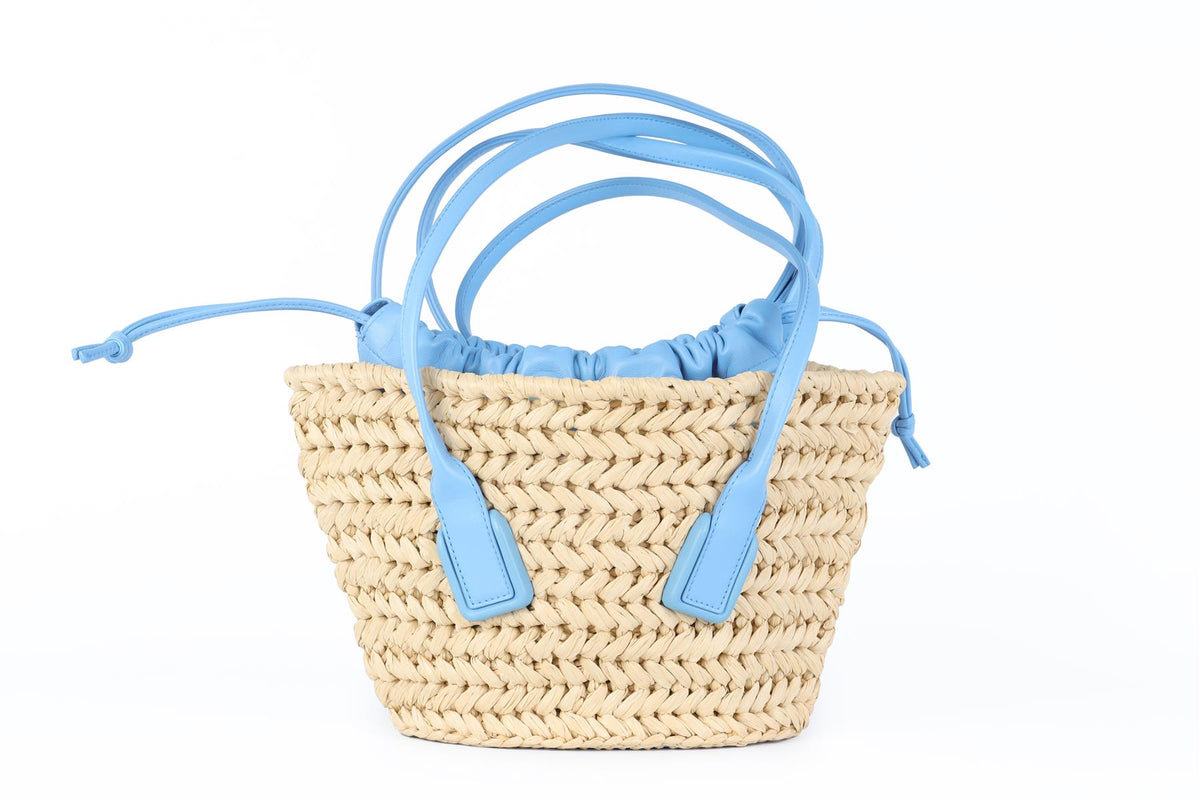 BOTTEGA VENETA BLUE ARCO SMALL RAFFIA TOTE BAG