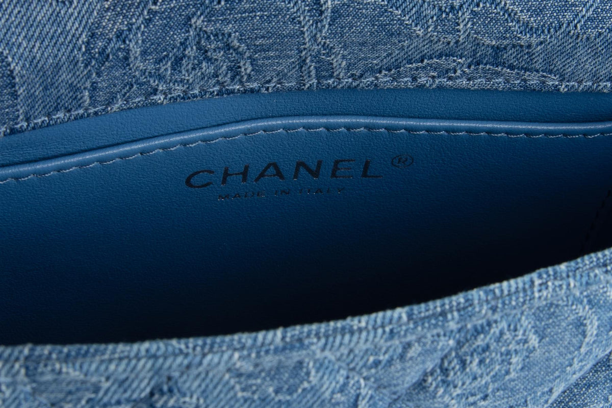 CHANEL BLUE 2023 CAMELLIA SWEETHEART FLAP SMALL QUILTED DENIM SHOULDER BAG