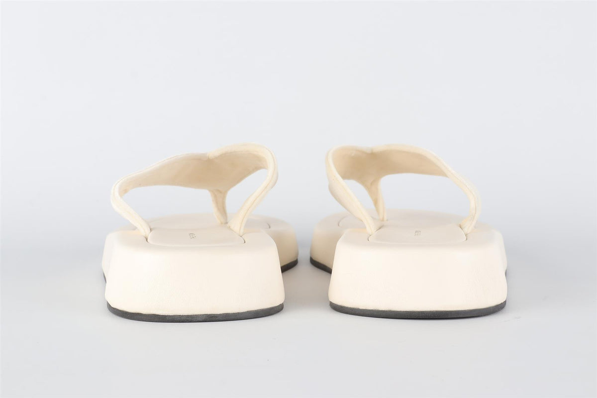 THE ROW WHITE GINZA LEATHER FLIP FLOPS EU 38.5 UK 5.5 US 8.5
