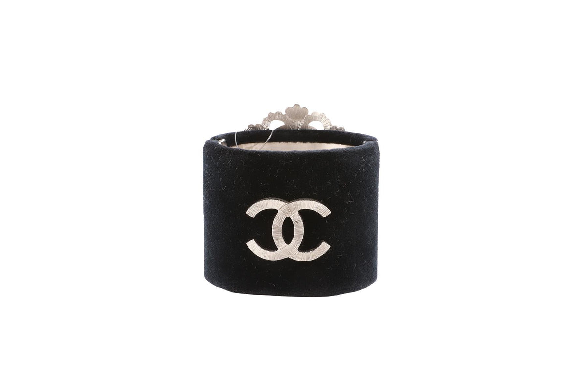 CHANEL BLACK 2015 CC VELVET CUFF