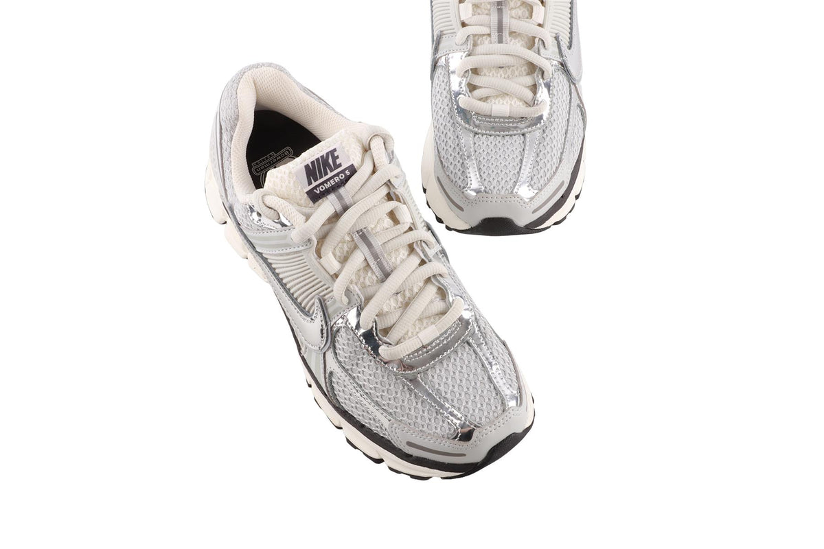 NIKE SILVER ZOOM VOMERO 5 METALLIC SILVER SNEAKERS EU 39 UK 5.5 US 8