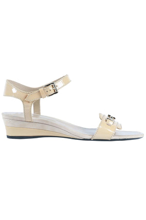 TOD'S BEIGE PATENT LEATHER WEDGE SANDALS