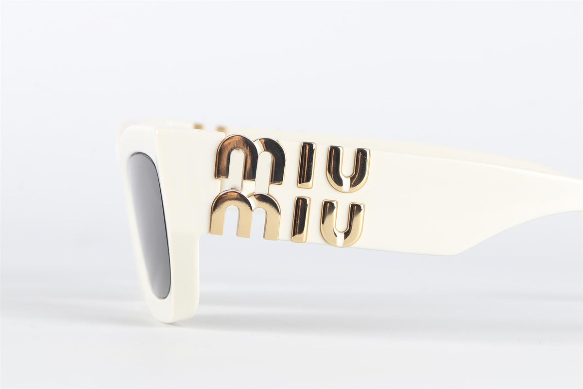 MIU MIU WHITE RECTANGLE FRAME ACETATE SUNGLASSES