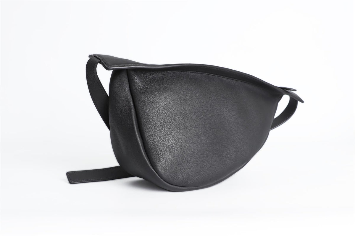 THE ROW BLACK SLOUCHY BANANA SMALL LEATHER SHOULDER BAG