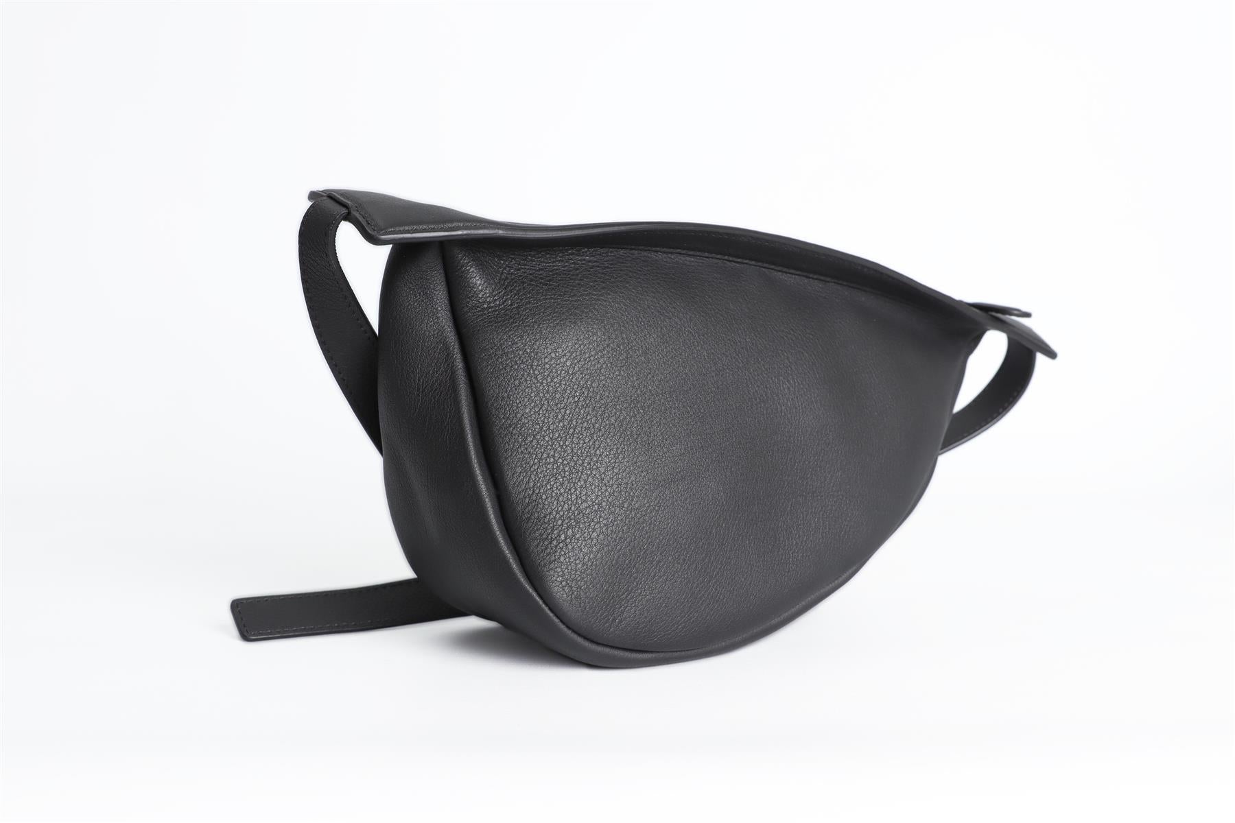 THE ROW BLACK SLOUCHY BANANA SMALL LEATHER SHOULDER BAG