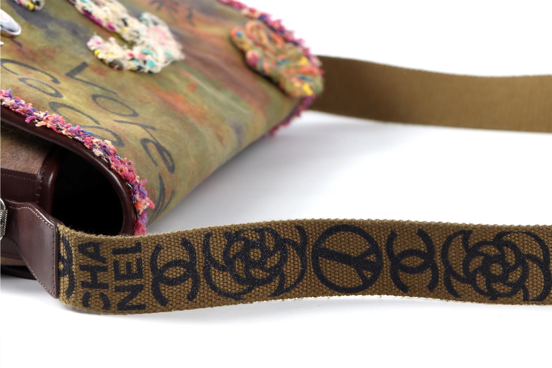 CHANEL GREEN 2015 GRAFFITI ON THE PAVEMENT CANVAS SHOULDER BAG