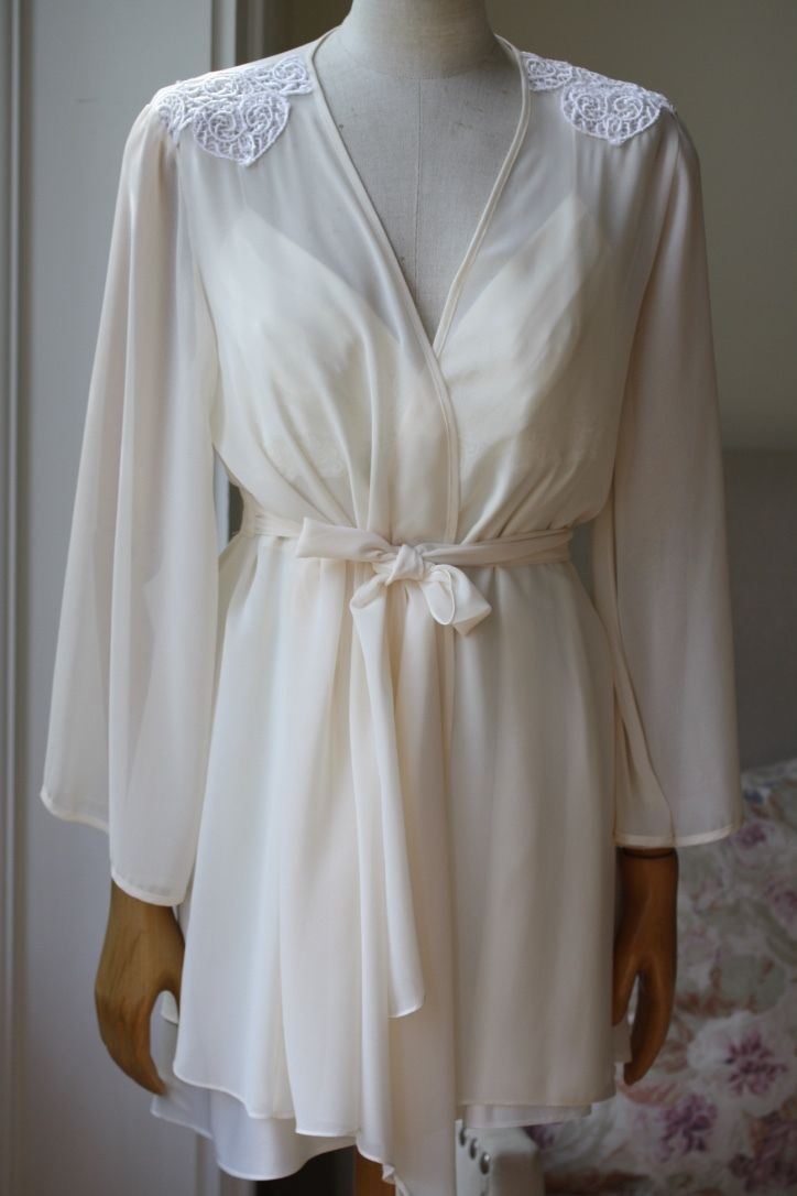 FLORA NIKROOZ DREAMTAKER CHEMISE AND ROBE SMALL/LARGE