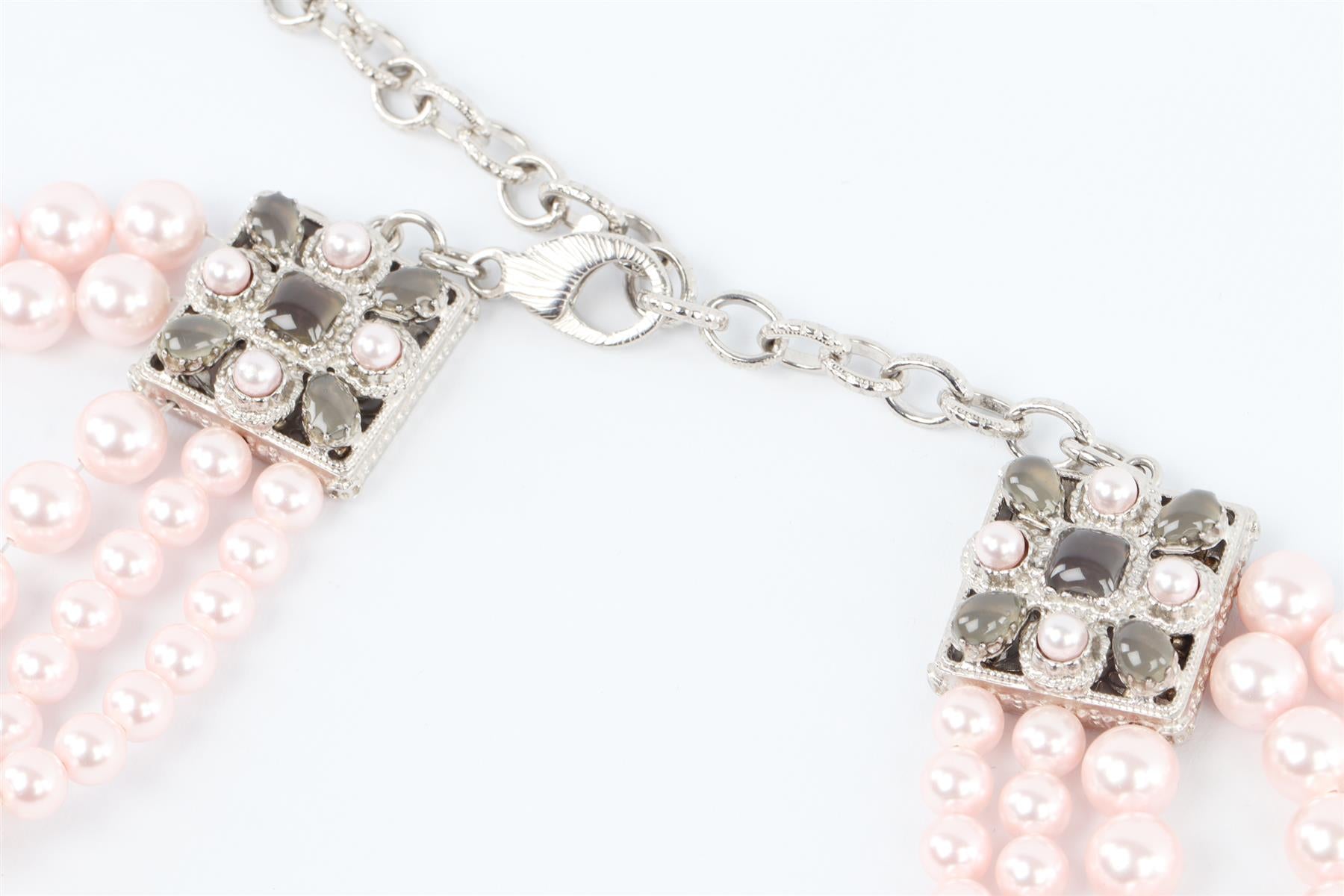 CHANEL PINK 2015 CC PEARL BODY NECKLACE