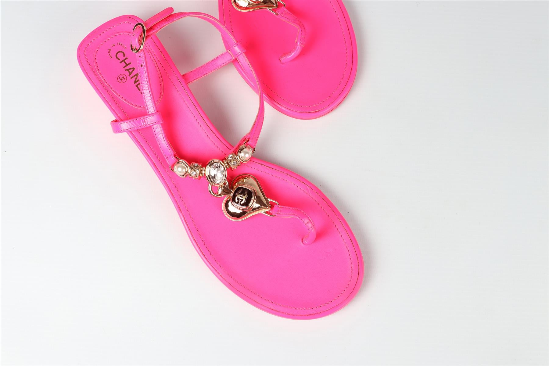 CHANEL PINK 2023 LEATHER THONG SANDALS EU 40 UK 7 US 10