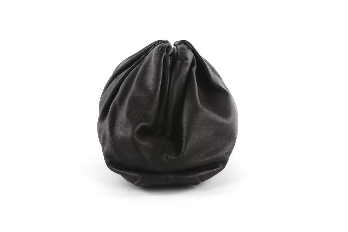 BOTTEGA VENETA BLACK POUCH LEATHER CLUTCH