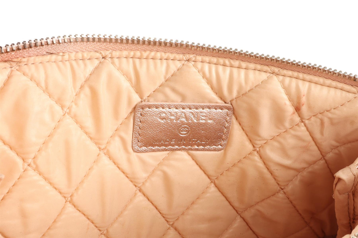 CHANEL METALLIC 2015-2016 CC QUILTED LEATHER POUCH