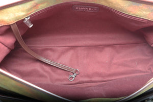 CHANEL GREEN 2015 GRAFFITI ON THE PAVEMENT CANVAS SHOULDER BAG