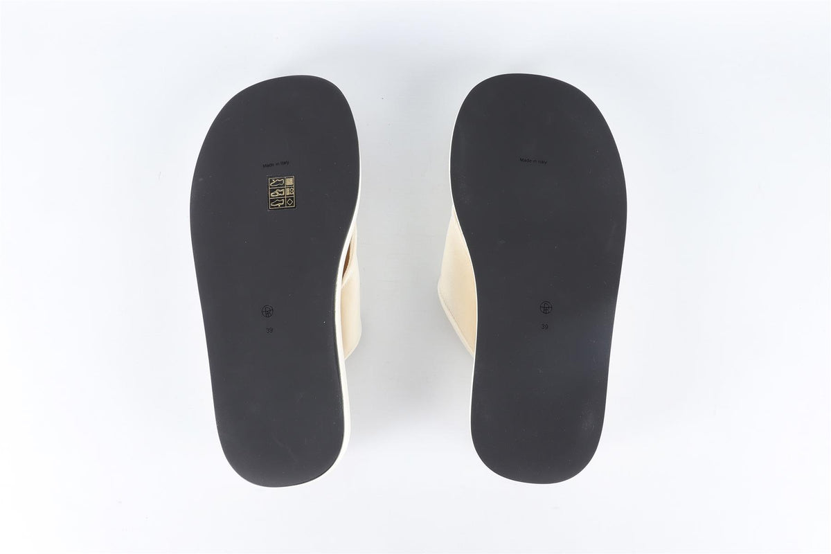 THE ROW WHITE GINZA LEATHER FLIP FLOPS EU 39 UK 6 US 9