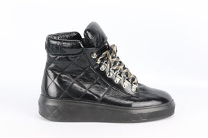 CHANEL 2018 QUILTED PATENT LEATHER ANKLE BOOTS EU 38.5 UK 5.5 US 8.5