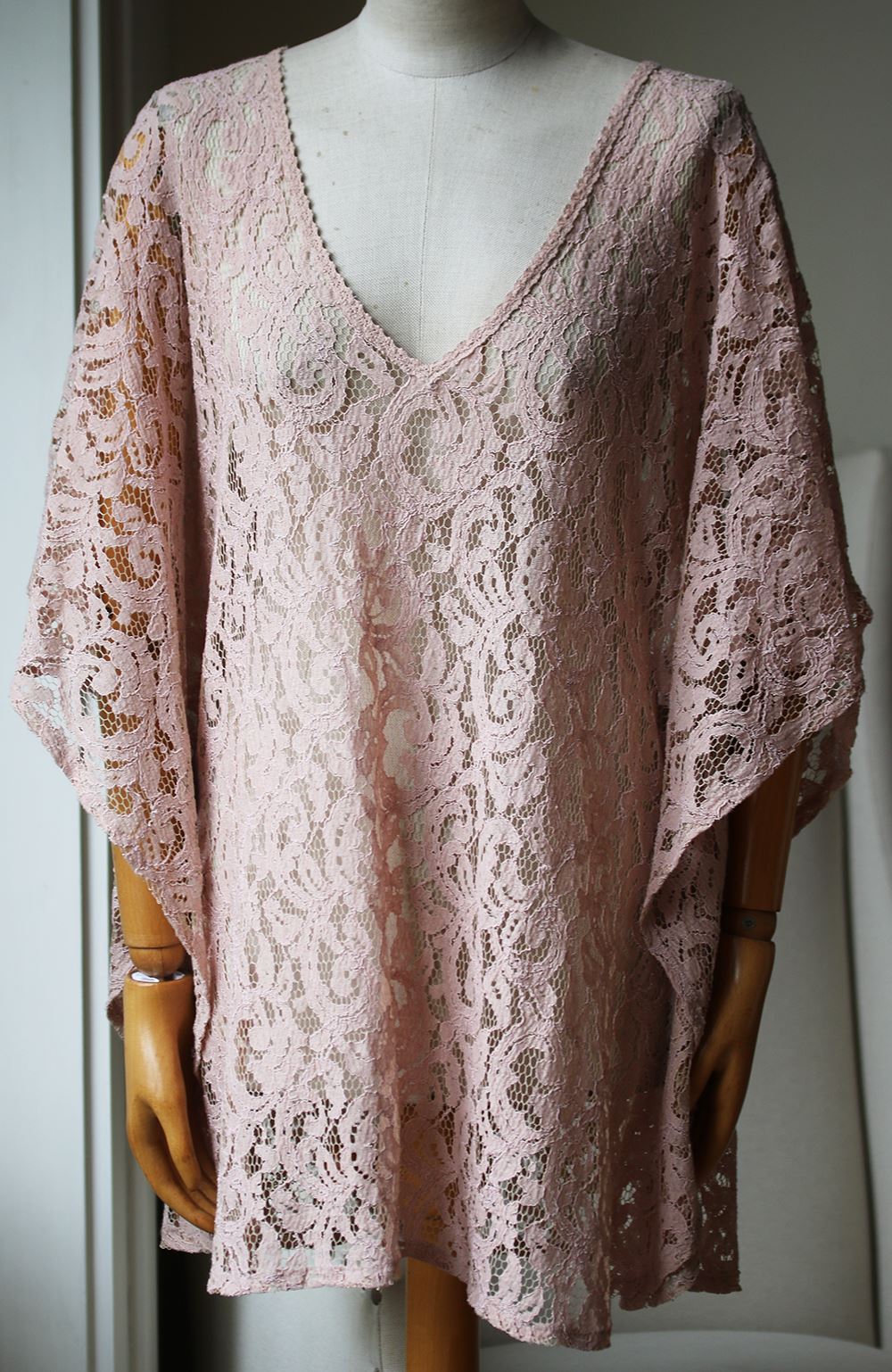 MELISSA ODABASH IGNES STRETCH LACE COVER UP ONE SIZE