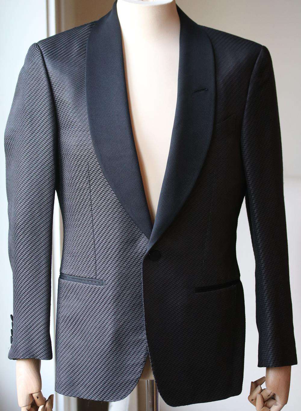TOM FORD TEXTURED SATIN TRIMMED DINNER JACKET IT 46 UK 36