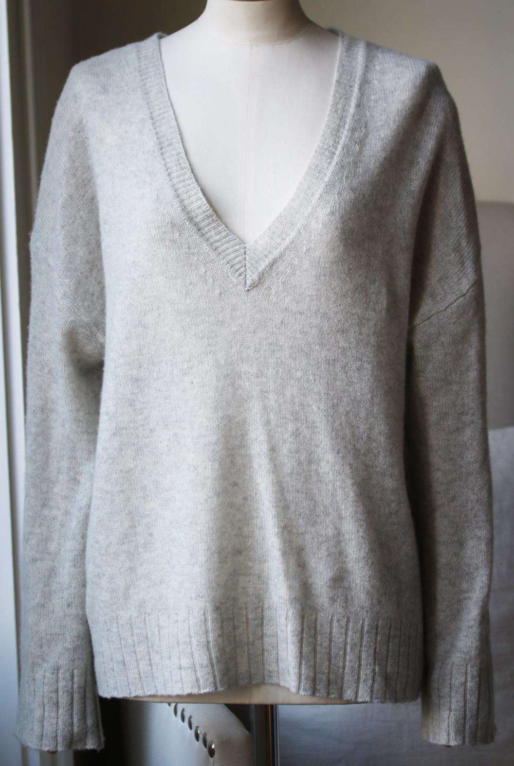 NILI LOTAN V-NECK CASHMERE SWEATER MEDIUM