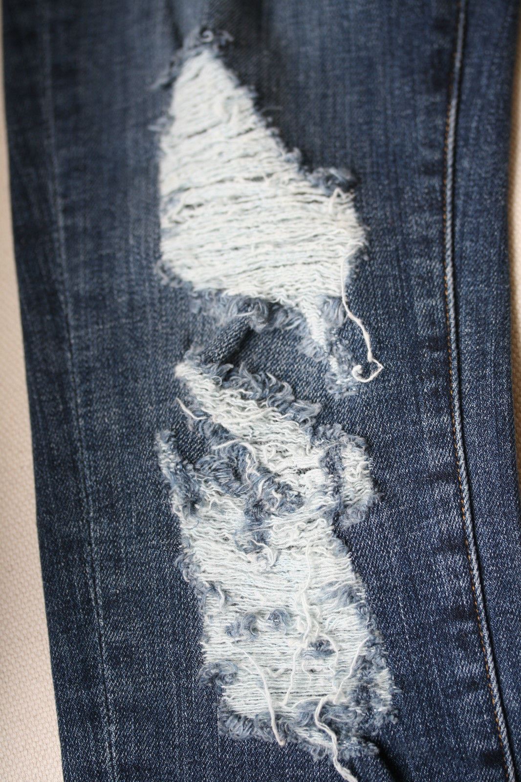 FRAME LE SKINNY DE JEANNE SEVILLE DISTRESSED JEANS W25 UK 6/8
