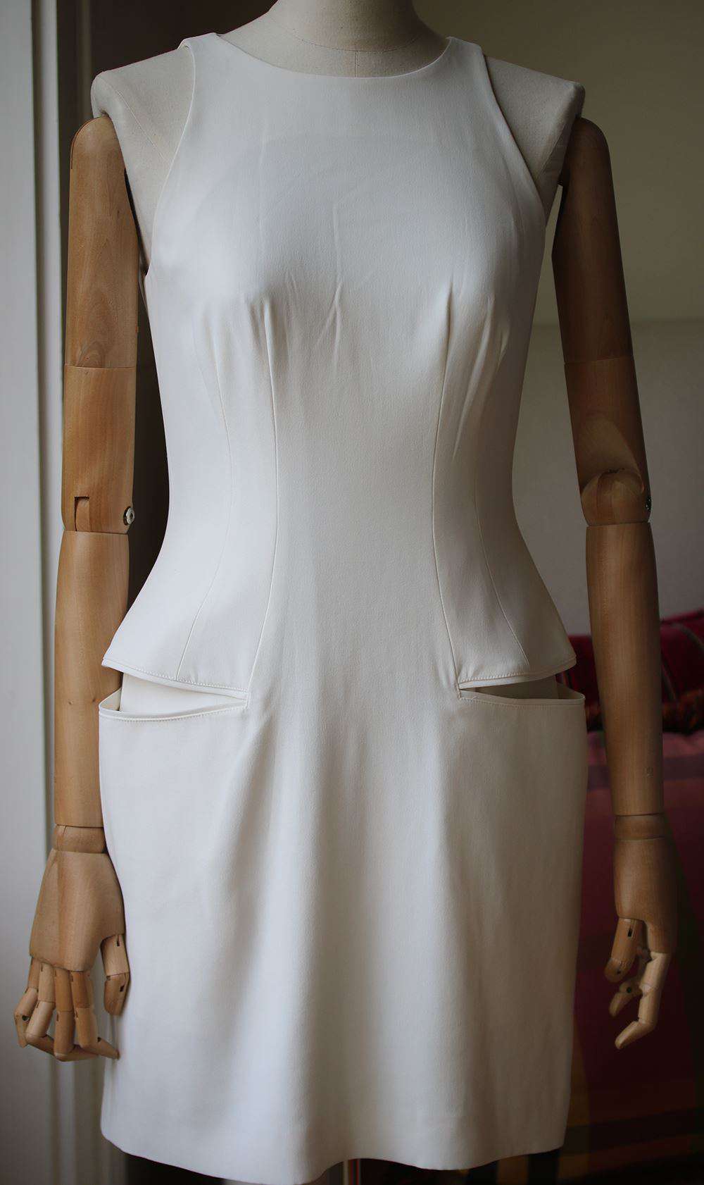 ALEXANDER MCQUEEN IVORY SCULPTURED DRESS IT 40 UK 8