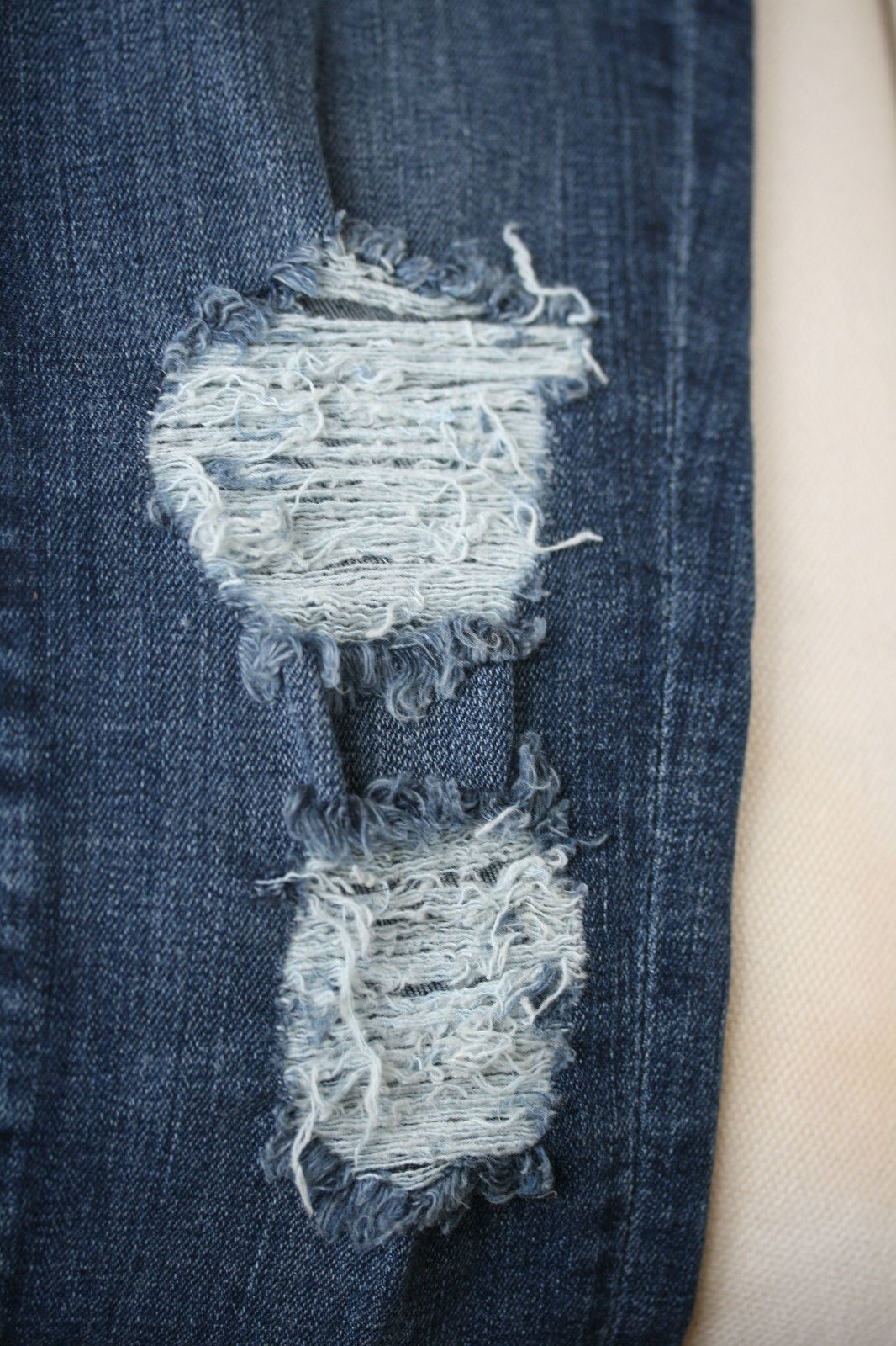 FRAME LE SKINNY DE JEANNE SEVILLE DISTRESSED JEANS W25 UK 6/8